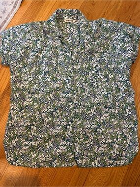 Orvis Short-Sleeve Floral Button-Down in Green, White, and Blue